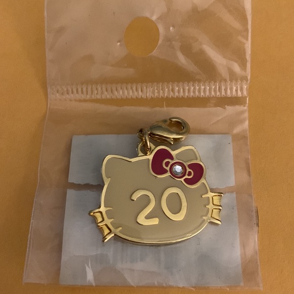 Hello Kitty Charm - Picture 1 of 2